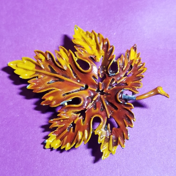 Relisted -Vintage fall leaf brooch pin orange yellow brown tree nature fairycore - Picture 3 of 11